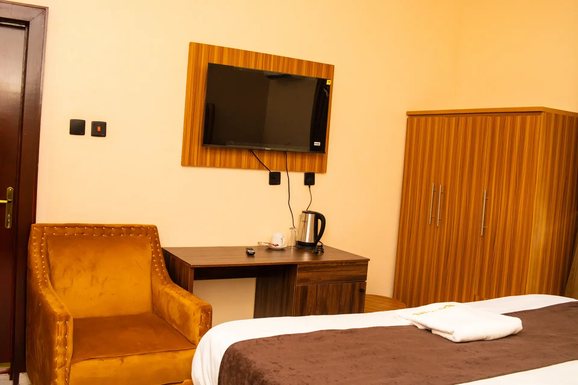 https://pub-ff955b52a60f4b389a6ebb266e2b8bbd.r2.dev/images/about-section/IMG_3542.jpg.jpg | Kedo Hotel and Suite
