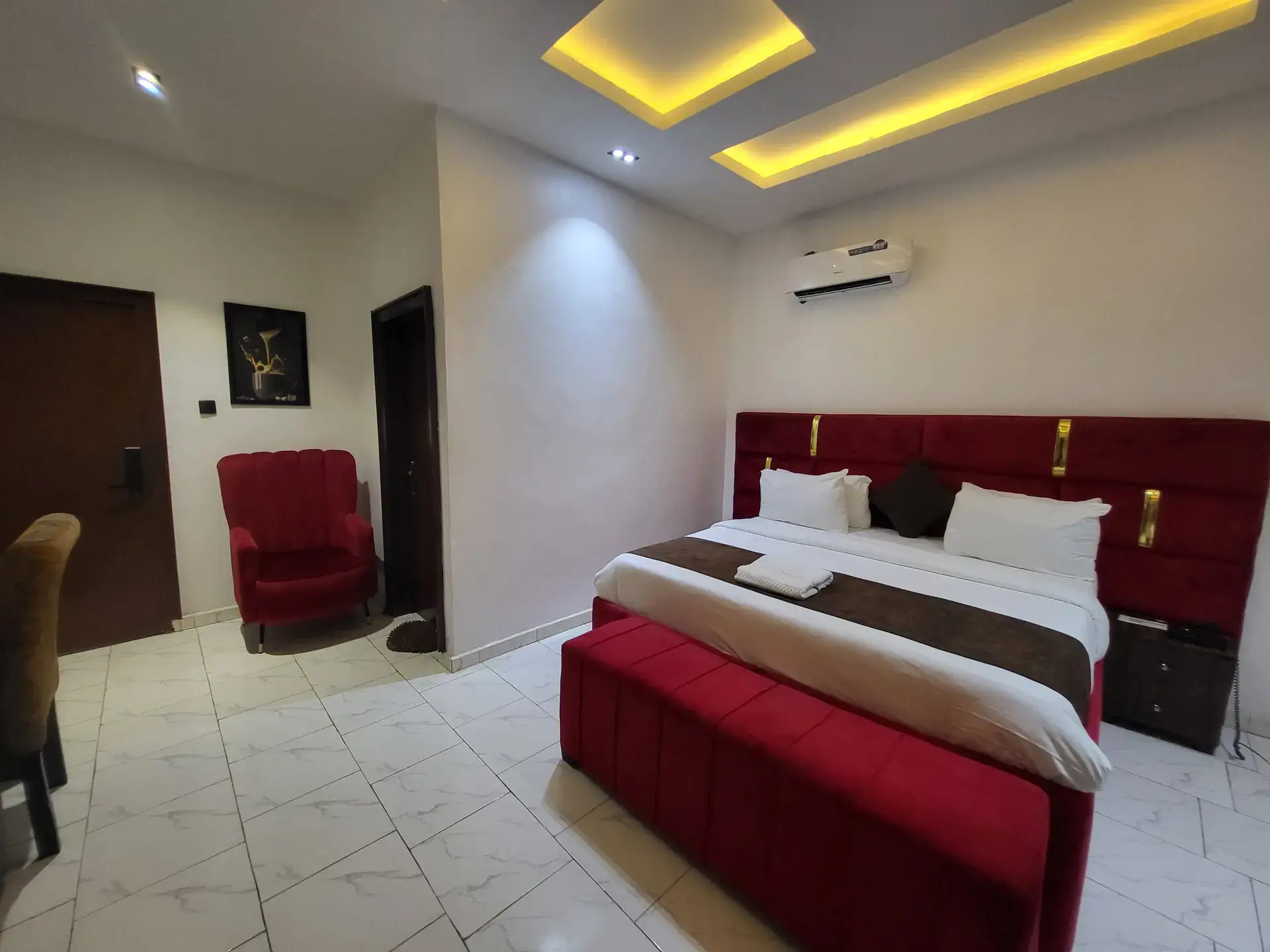 https://pub-ff955b52a60f4b389a6ebb266e2b8bbd.r2.dev/images/others/20260516_170229.jpg.jpg | Kedo Hotel and Suite